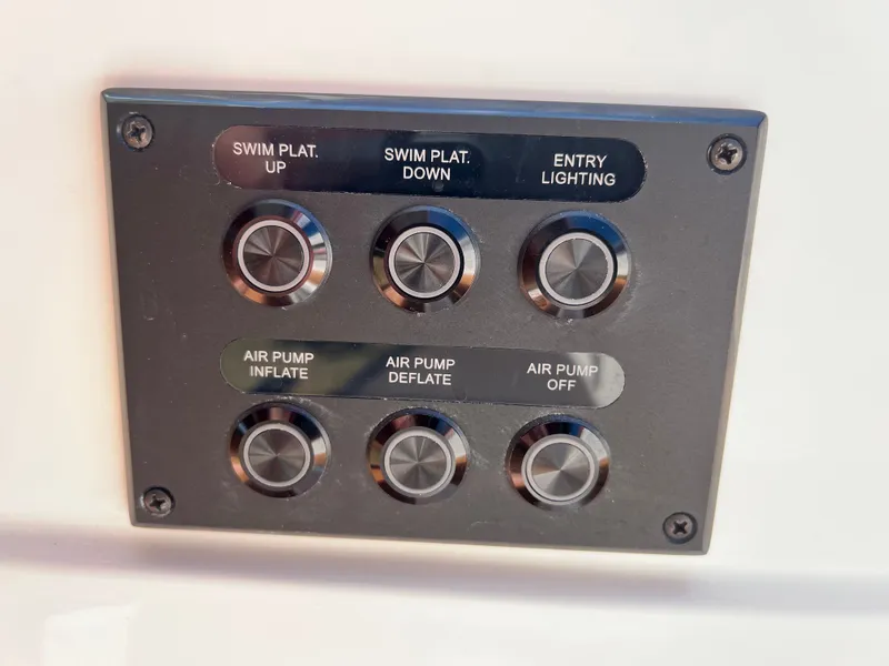 Slide: The Image of 2026 COBALT R31 SURF - Image 16 - 16