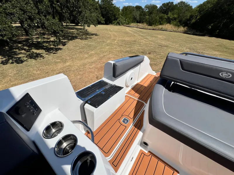 Slide: The Image of 2026 COBALT R31 SURF - Image 18 - 18