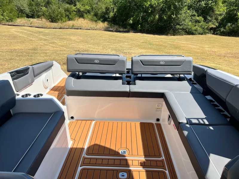 Slide: The Image of 2026 COBALT R31 SURF - Image 21 - 21