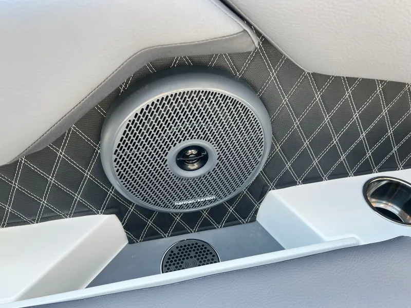 Slide: The Image of 2026 COBALT R31 SURF - Image 22 - 22