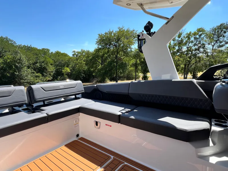 Slide: The Image of 2026 COBALT R31 SURF - Image 24 - 24