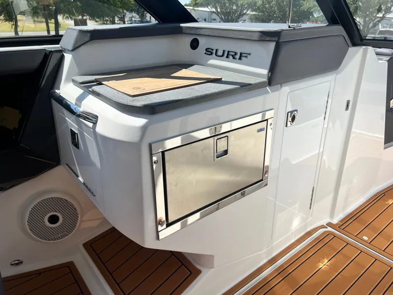 Slide: The Image of 2026 COBALT R31 SURF - Image 31 - 31