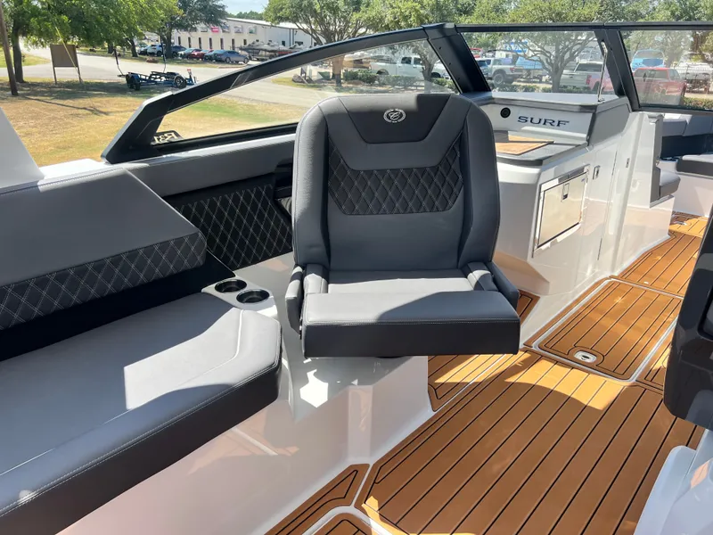 Slide: The Image of 2026 COBALT R31 SURF - Image 32 - 32