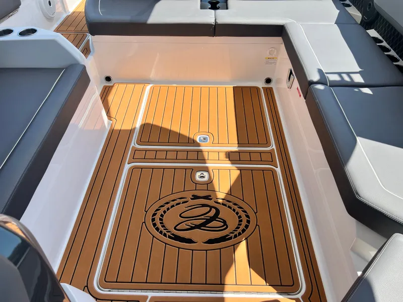 Slide: The Image of 2026 COBALT R31 SURF - Image 41 - 41