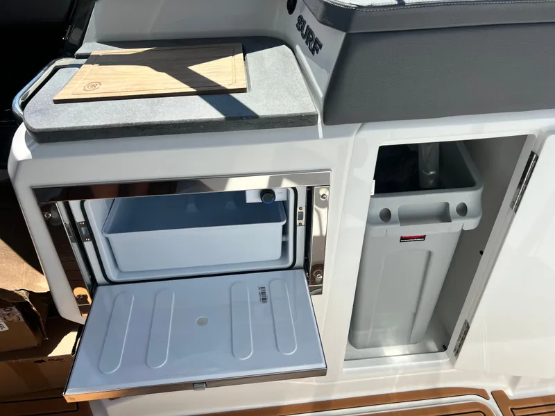 Slide: The Image of 2026 COBALT R31 SURF - Image 50 - 50