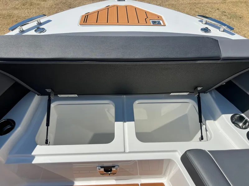 Slide: The Image of 2026 COBALT R31 SURF - Image 55 - 55