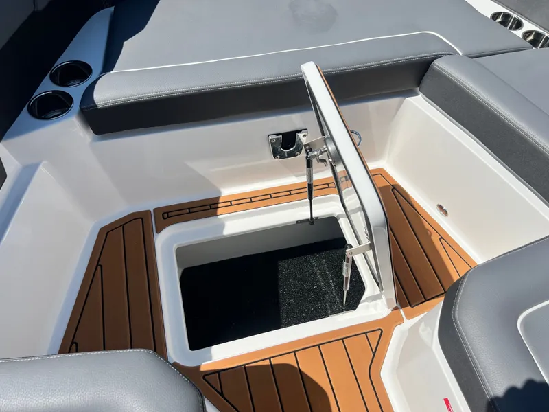 Slide: The Image of 2026 COBALT R31 SURF - Image 58 - 58