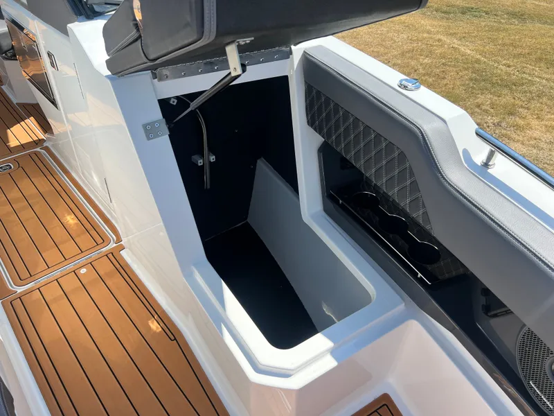 Slide: The Image of 2026 COBALT R31 SURF - Image 59 - 59