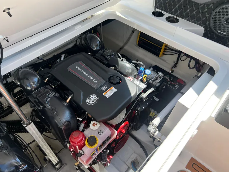 Slide: The Image of 2026 COBALT R31 SURF - Image 62 - 62