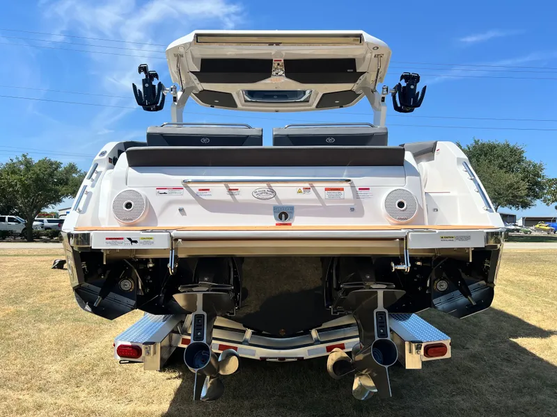 Slide: The Image of 2026 COBALT R31 SURF - Image 8 - 8