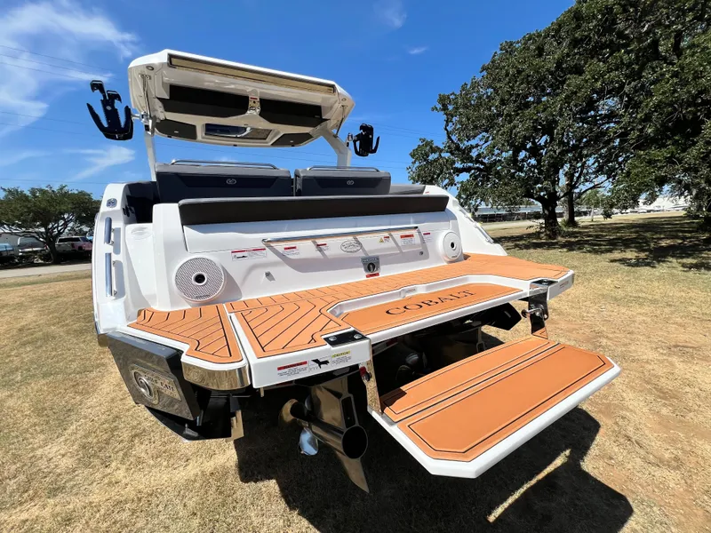 Slide: The Image of 2026 COBALT R31 SURF - Image 9 - 9