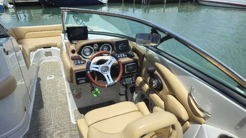 Slide: The Image of Crownline Boats E6XS 2016 - 6