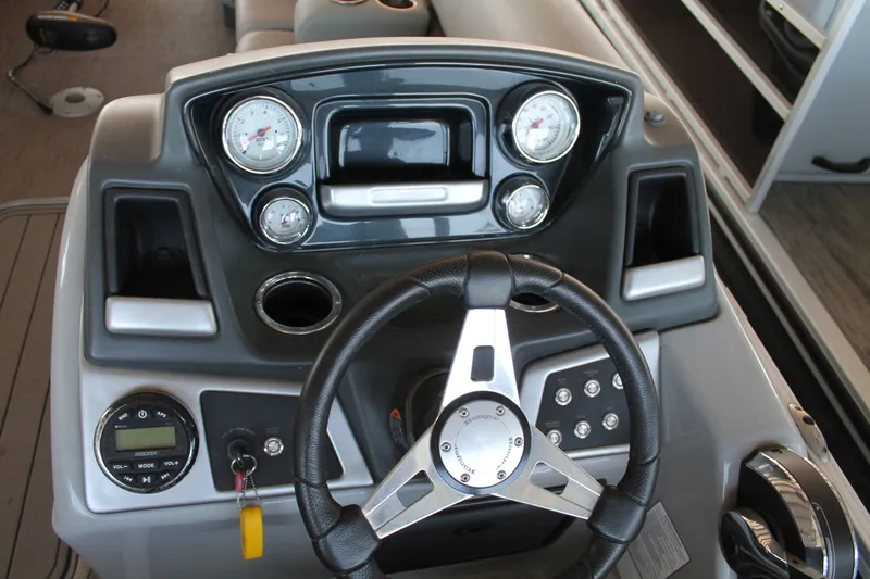 Slide: The Image of Ranger 223FC 2020 - 16