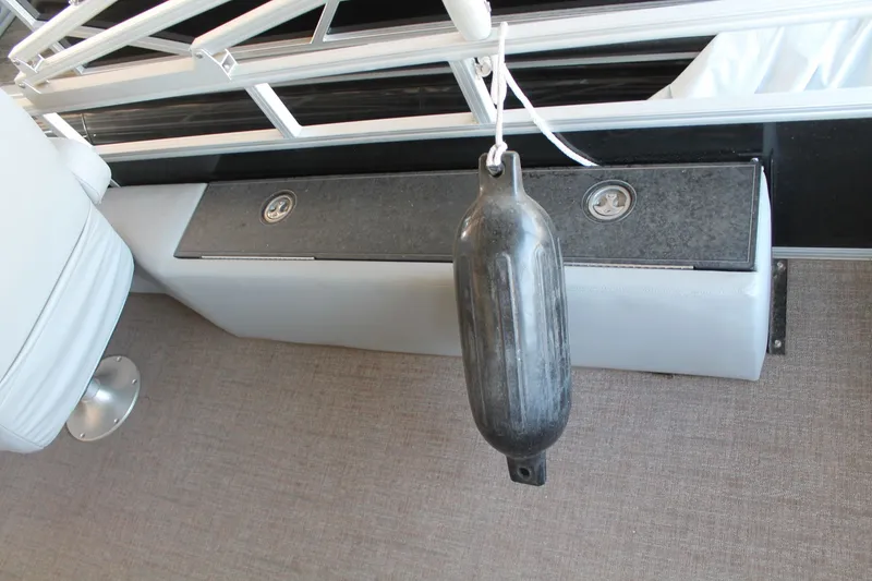 Slide: The Image of Ranger 223FC 2020 - 18