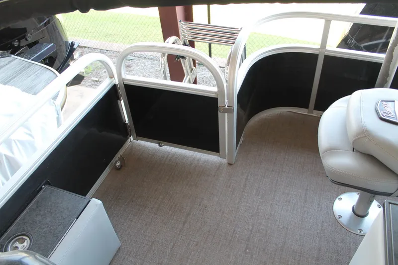 Slide: The Image of Ranger 223FC 2020 - 5