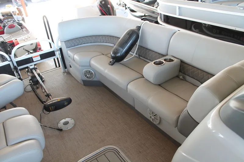 Slide: The Image of Ranger 223FC 2020 - 6