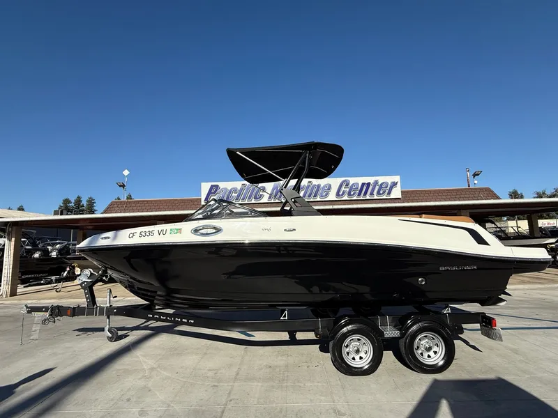 The Image of Bayliner VR6 Bowrider w/ 4.5L Mercury 250HP! 2021 - 1