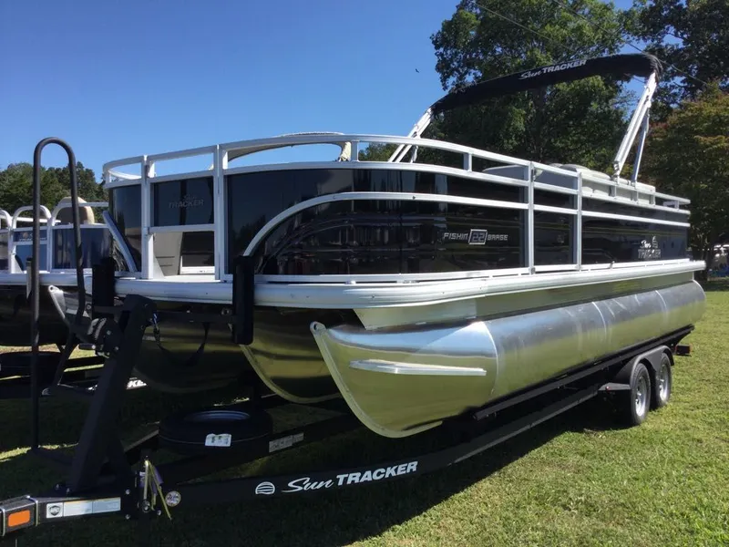 The Image of Sun Tracker Fishin' Barge 22 XP3 2026 - 1