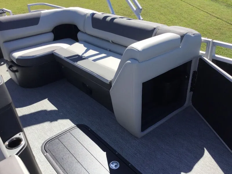 Slide: The Image of Sun Tracker Fishin' Barge 22 XP3 2026 - 10