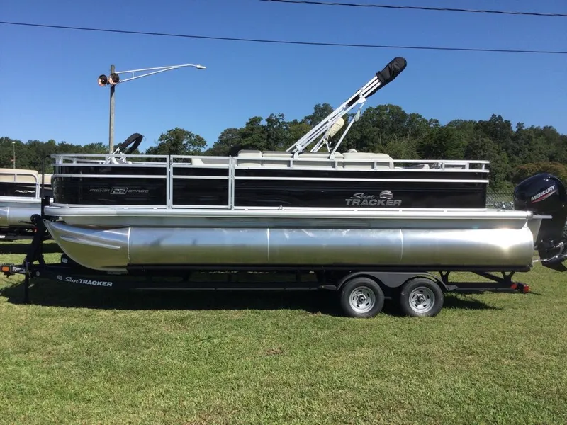 Slide: The Image of Sun Tracker Fishin' Barge 22 XP3 2026 - 11