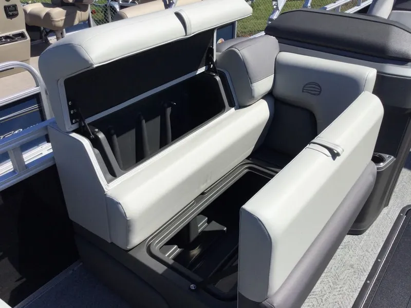 Slide: The Image of Sun Tracker Fishin' Barge 22 XP3 2026 - 12