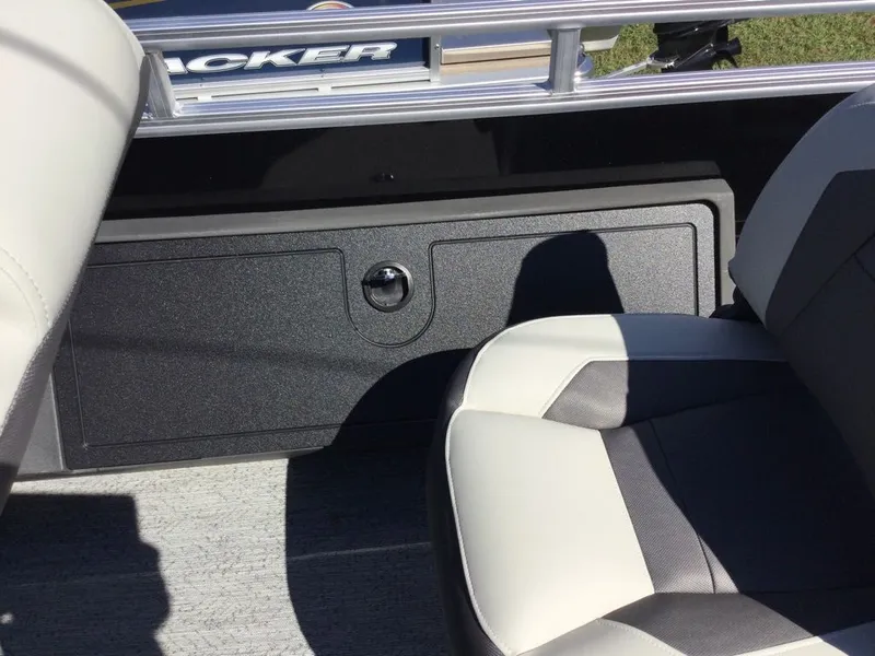 Slide: The Image of Sun Tracker Fishin' Barge 22 XP3 2026 - 18