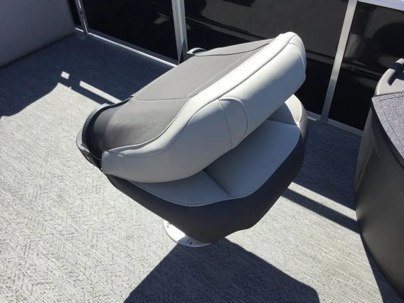 Slide: The Image of Sun Tracker Fishin' Barge 22 XP3 2026 - 21