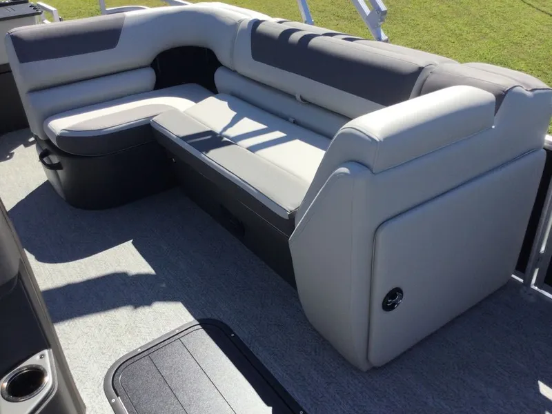 Slide: The Image of Sun Tracker Fishin' Barge 22 XP3 2026 - 26