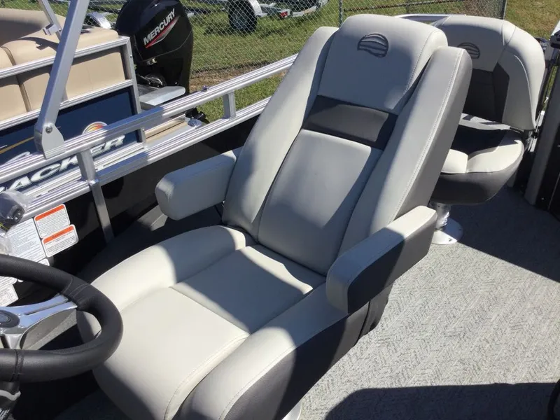 Slide: The Image of Sun Tracker Fishin' Barge 22 XP3 2026 - 3