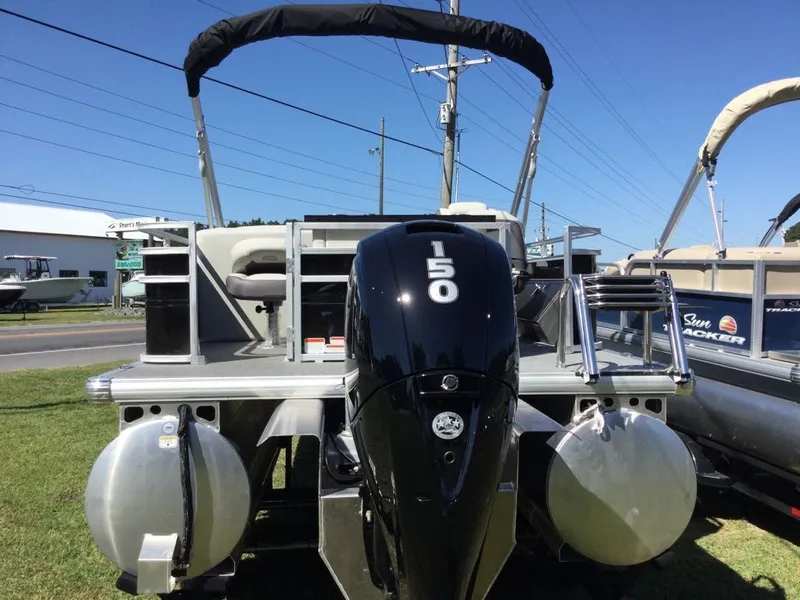 Slide: The Image of Sun Tracker Fishin' Barge 22 XP3 2026 - 5