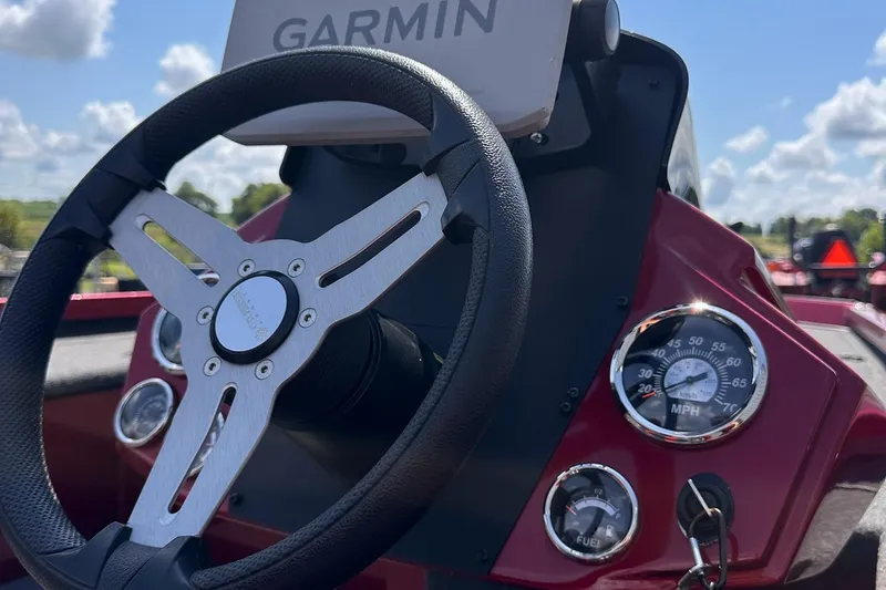 Slide: The Image of Steering wheel and dashboard of 2021 Vexus AVX181 boat with Garmin display. - 10