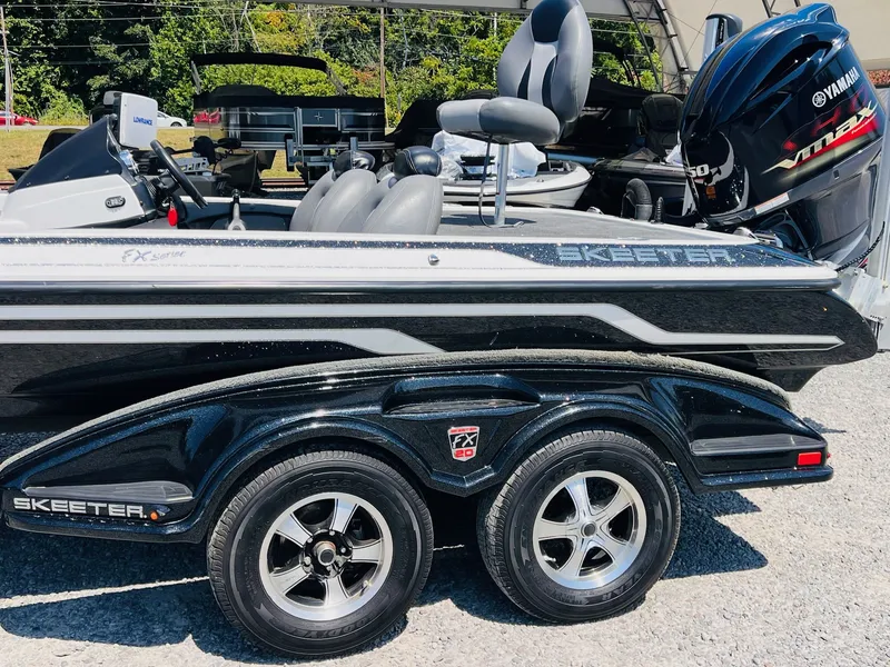 Slide: The Image of Skeeter FX20 2012 - 10