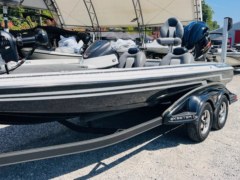 Slide: The Image of Skeeter FX20 2012 - 12