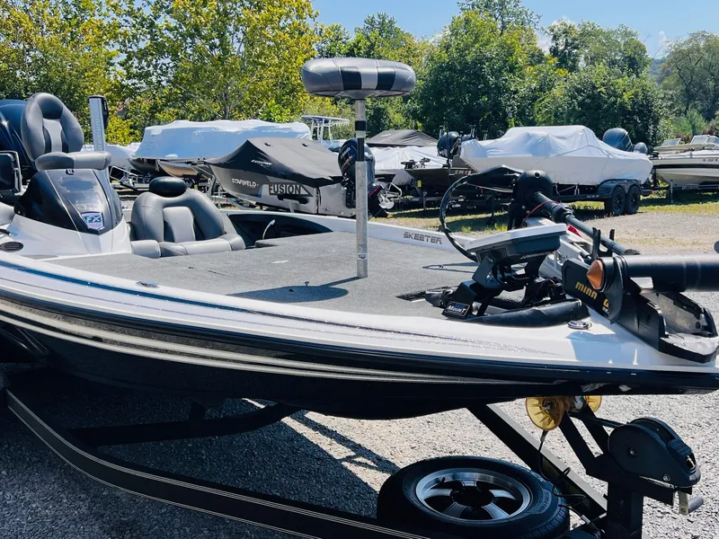 Slide: The Image of Skeeter FX20 2012 - 13