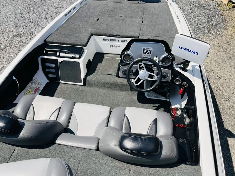 Slide: The Image of Skeeter FX20 2012 - 17