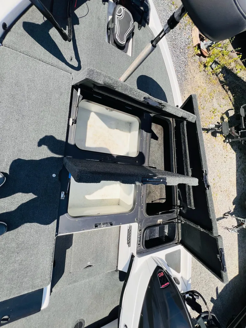 Slide: The Image of Skeeter FX20 2012 - 20