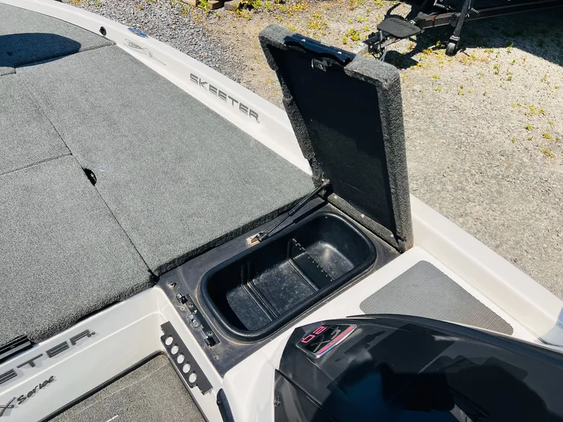 Slide: The Image of Skeeter FX20 2012 - 21