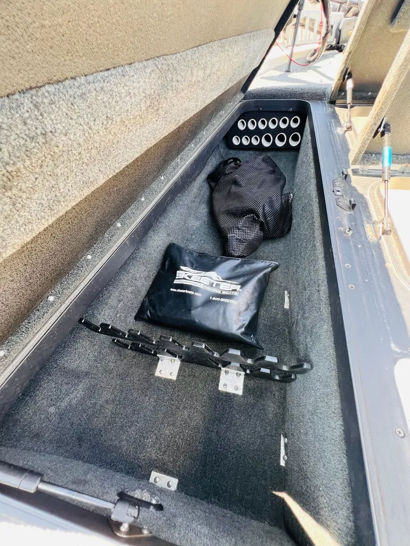 Slide: The Image of Skeeter FX20 2012 - 23