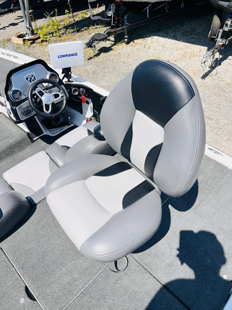 Slide: The Image of Skeeter FX20 2012 - 26