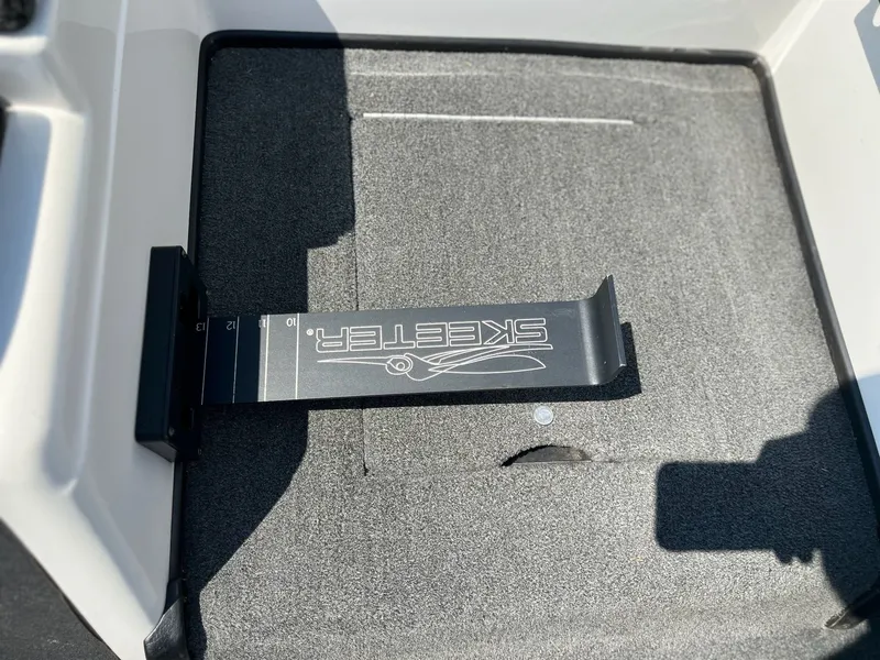 Slide: The Image of Skeeter FX20 2012 - 31