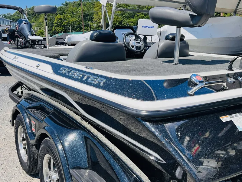 Slide: The Image of Skeeter FX20 2012 - 32