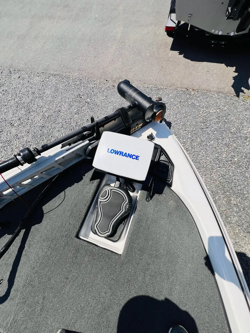 Slide: The Image of Skeeter FX20 2012 - 36