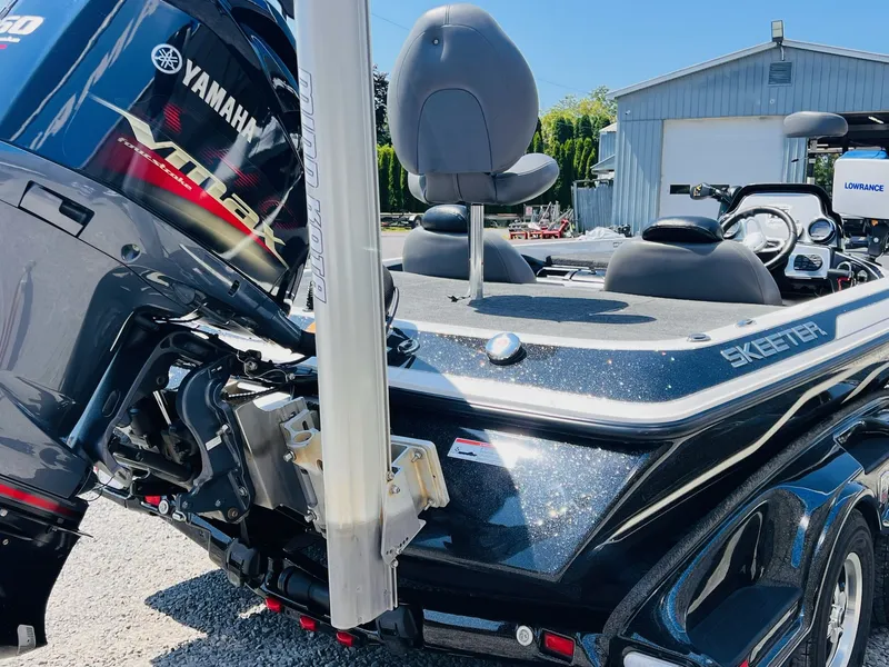 Slide: The Image of Skeeter FX20 2012 - 38