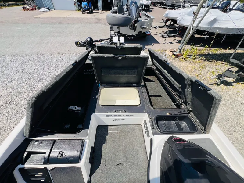 Slide: The Image of Skeeter FX20 2012 - 4