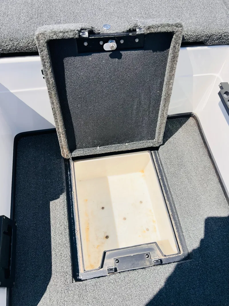 Slide: The Image of Skeeter FX20 2012 - 44