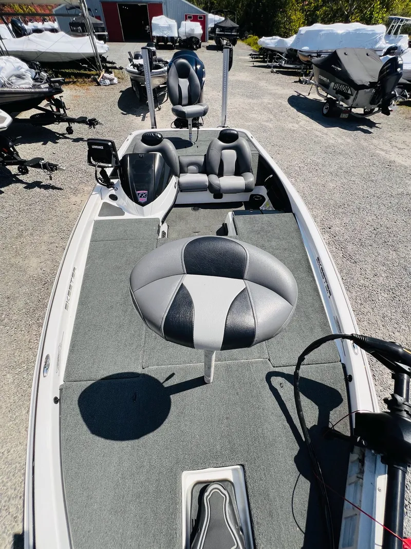 Slide: The Image of Skeeter FX20 2012 - 50