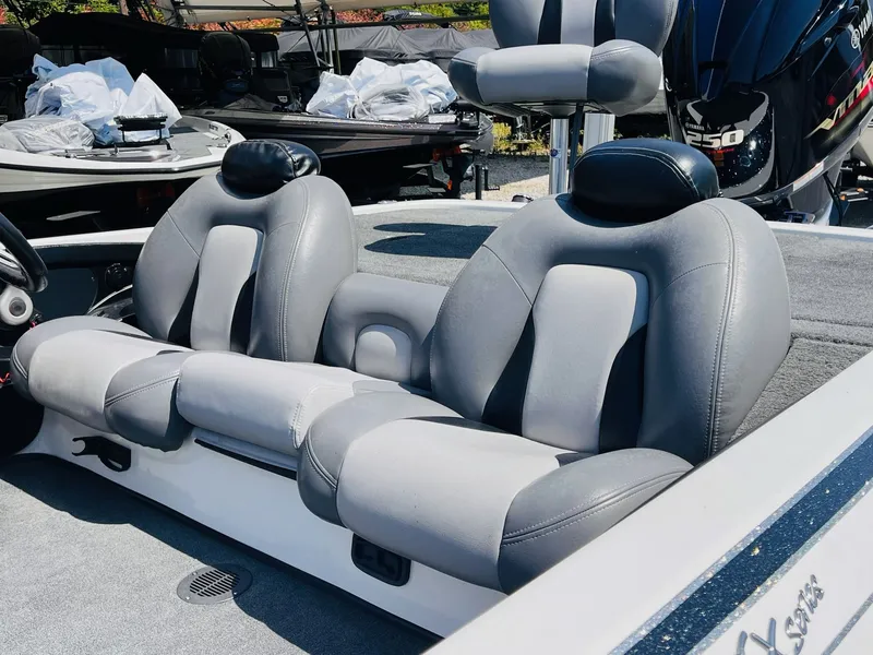 Slide: The Image of Skeeter FX20 2012 - 6