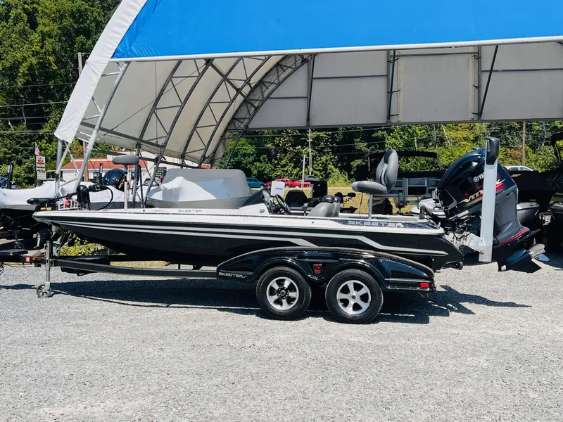 Slide: The Image of Skeeter FX20 2012 - 8