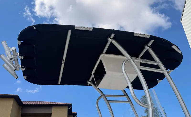 Slide: The Image of Wellcraft 202 Fisherman 2021 - 10