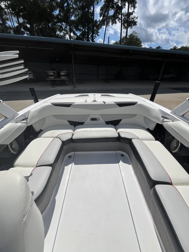 Slide: The Image of Malibu Wakesetter 22 VLX 2015 - 10